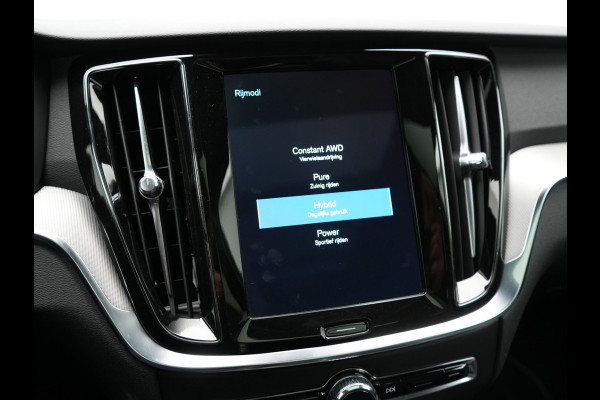 Volvo V60 T6 Recharge AWD R-Design PHEV 340pk Dealer O.H. | Trekhaak Af Fabriek | Panodak | Adaptive Cruise | 360 Camera | Lederen Sportstoelen Memory & Verwarmd | Keyless | Blis | Stuur Verwarmd | Apple Carplay | Navigatie | DAB | Plug In Hybrid |
