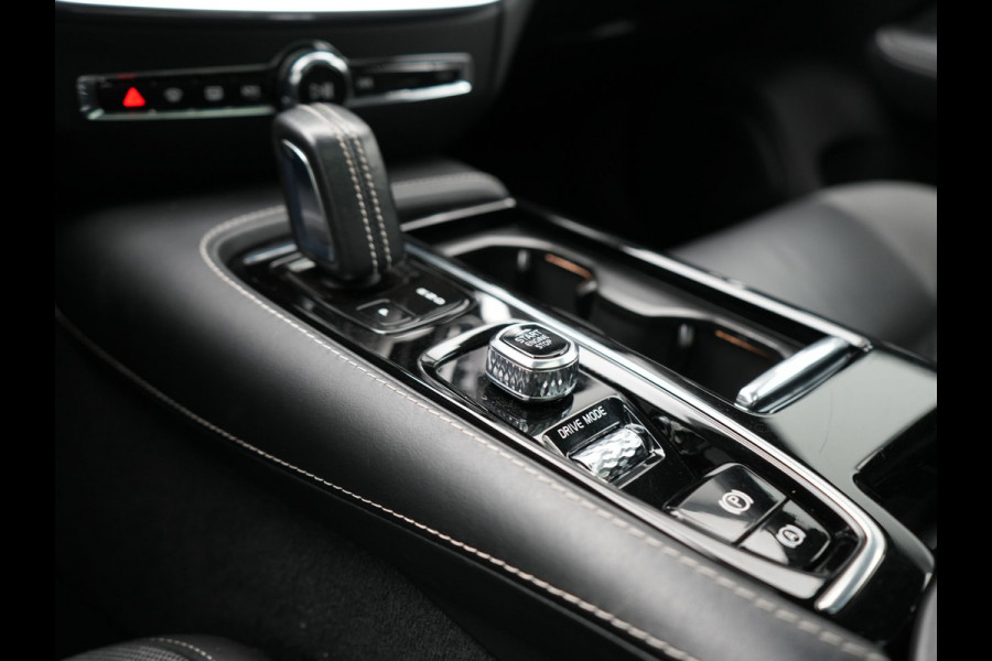 Volvo V60 T6 Recharge AWD R-Design PHEV 340pk Dealer O.H. | Trekhaak Af Fabriek | Panodak | Adaptive Cruise | 360 Camera | Lederen Sportstoelen Memory & Verwarmd | Keyless | Blis | Stuur Verwarmd | Apple Carplay | Navigatie | DAB | Plug In Hybrid |