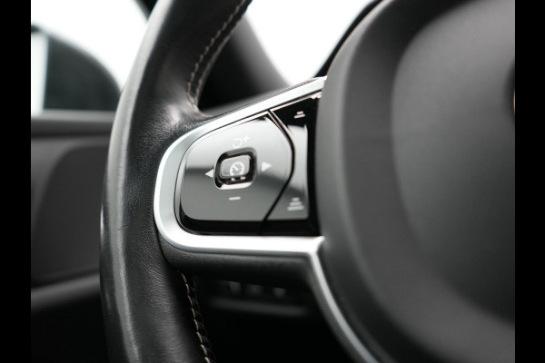 Volvo V60 T6 Recharge AWD R-Design PHEV 340pk Dealer O.H. | Trekhaak Af Fabriek | Panodak | Adaptive Cruise | 360 Camera | Lederen Sportstoelen Memory & Verwarmd | Keyless | Blis | Stuur Verwarmd | Apple Carplay | Navigatie | DAB | Plug In Hybrid |