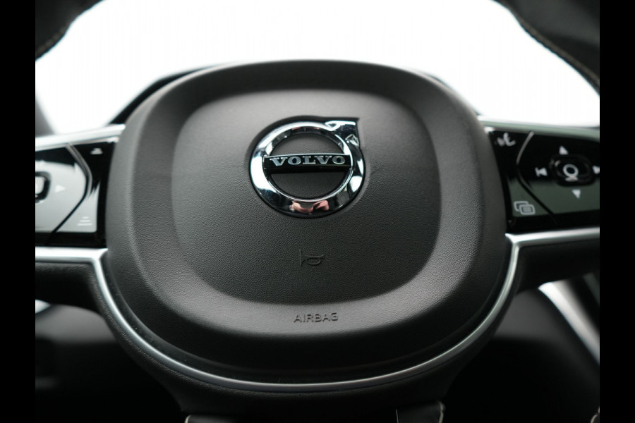 Volvo V60 T6 Recharge AWD R-Design PHEV 340pk Dealer O.H. | Trekhaak Af Fabriek | Panodak | Adaptive Cruise | 360 Camera | Lederen Sportstoelen Memory & Verwarmd | Keyless | Blis | Stuur Verwarmd | Apple Carplay | Navigatie | DAB | Plug In Hybrid |