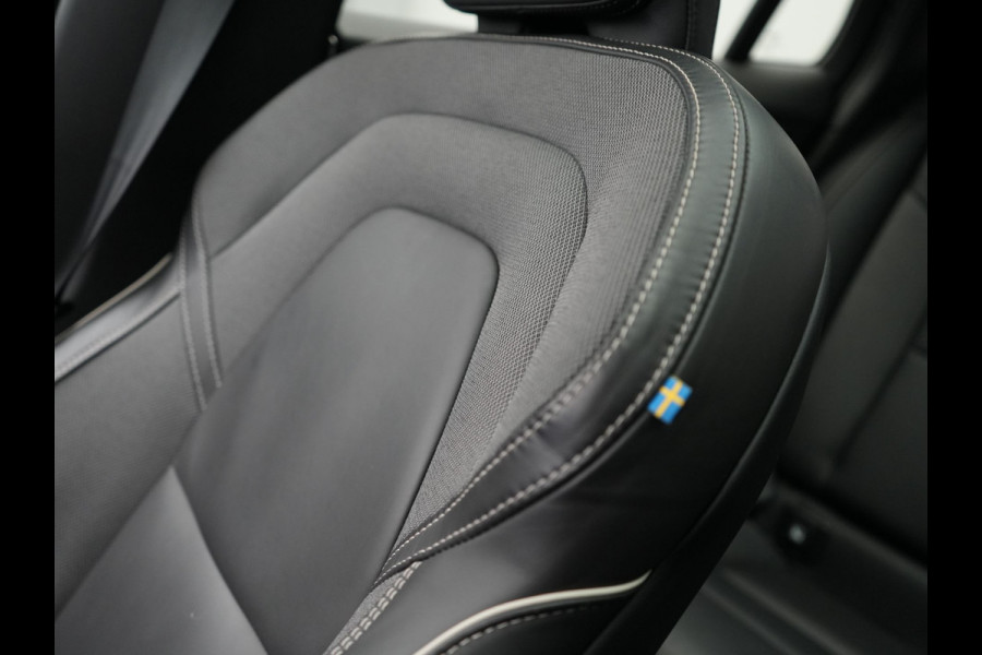 Volvo V60 T6 Recharge AWD R-Design PHEV 340pk Dealer O.H. | Trekhaak Af Fabriek | Panodak | Adaptive Cruise | 360 Camera | Lederen Sportstoelen Memory & Verwarmd | Keyless | Blis | Stuur Verwarmd | Apple Carplay | Navigatie | DAB | Plug In Hybrid |