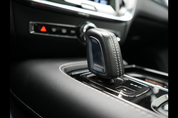 Volvo V60 T6 Recharge AWD R-Design PHEV 340pk Dealer O.H. | Trekhaak Af Fabriek | Panodak | Adaptive Cruise | 360 Camera | Lederen Sportstoelen Memory & Verwarmd | Keyless | Blis | Stuur Verwarmd | Apple Carplay | Navigatie | DAB | Plug In Hybrid |