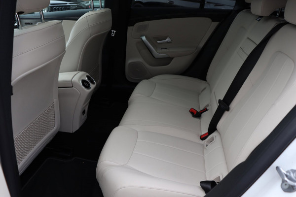 Mercedes-Benz CLA-Klasse Shooting Brake 180 Bus.Sol. Luxury org.NL leer+el.+mem+verw. el.klep schuifdak camera