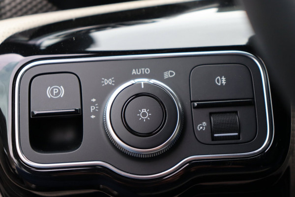 Mercedes-Benz CLA-Klasse Shooting Brake 180 Bus.Sol. Luxury org.NL leer+el.+mem+verw. el.klep schuifdak camera