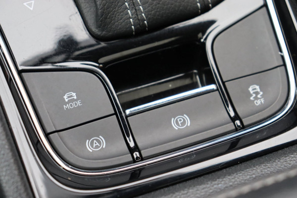 Škoda Kodiaq 1.5 TSI Sportline Business org.NL pano-schuifdak stuurverw. trekhaak camera el.klep