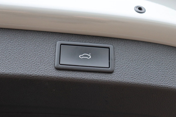 Škoda Kodiaq 1.5 TSI Sportline Business org.NL pano-schuifdak stuurverw. trekhaak camera el.klep