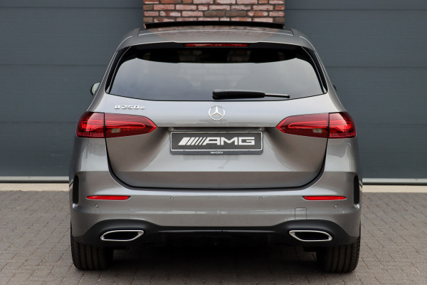 Mercedes-Benz B-Klasse 250 e AMG Line | Panoramadak | Memory | Distronic | AMG Exclusief-pakket | Trekhaak | Surround Camera | Leder | Dodehoekassistent | Mutlibeam LED |