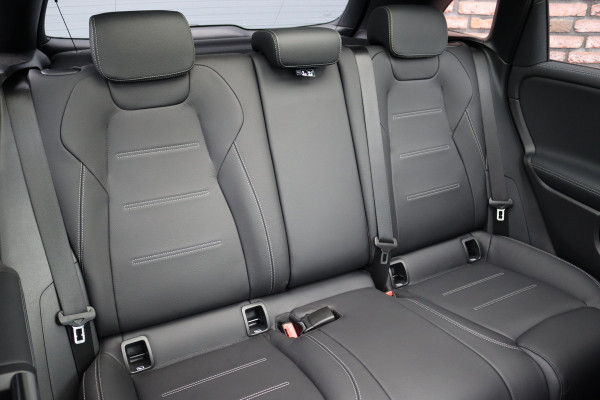 Mercedes-Benz B-Klasse 250 e AMG Line | Panoramadak | Memory | Distronic | AMG Exclusief-pakket | Trekhaak | Surround Camera | Leder | Dodehoekassistent | Mutlibeam LED |