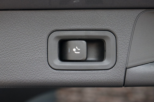 Mercedes-Benz B-Klasse 250 e AMG Line | Panoramadak | Memory | Distronic | AMG Exclusief-pakket | Trekhaak | Surround Camera | Leder | Dodehoekassistent | Mutlibeam LED |