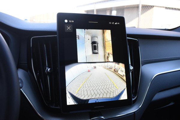 Volvo XC60 T6 350PK Plug-in hybrid AWD Ultra Black Edition / Navigatie / Adaptieve Cruisecontrol / Head Up-Display / Panorama dak / Elektrische stoelen met geheugen / Stuurverwarming / Stoelverwarming v+a / 360 Camera /