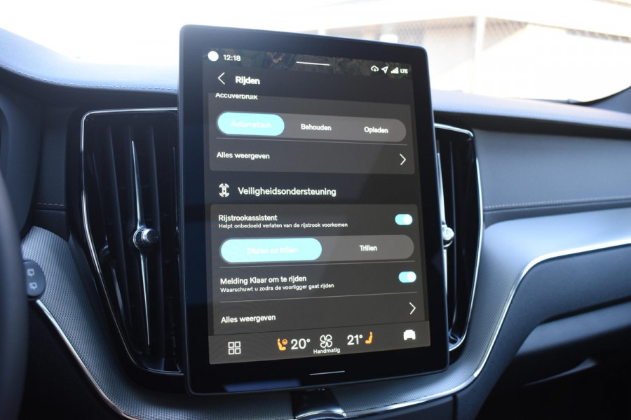 Volvo XC60 T6 350PK Plug-in hybrid AWD Ultra Black Edition / Navigatie / Adaptieve Cruisecontrol / Head Up-Display / Panorama dak / Elektrische stoelen met geheugen / Stuurverwarming / Stoelverwarming v+a / 360 Camera /