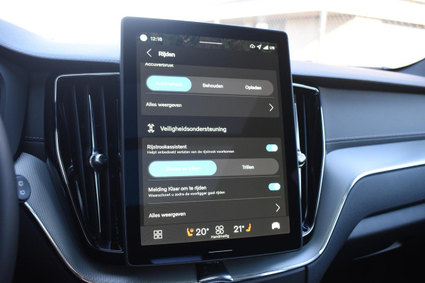 Volvo XC60 T6 350PK Plug-in hybrid AWD Ultra Black Edition / Navigatie / Adaptieve Cruisecontrol / Head Up-Display / Panorama dak / Elektrische stoelen met geheugen / Stuurverwarming / Stoelverwarming v+a / 360 Camera /