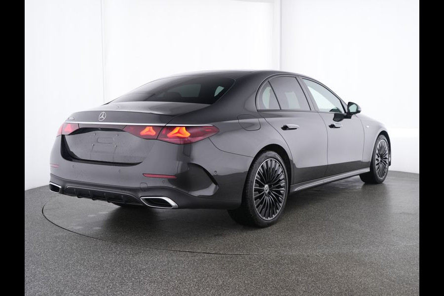 Mercedes-Benz E-Klasse 300 e AMG Plug-In Hybride AMG Line | Night Pakket | Panorama Schuif-Kanteldak | MBUX Superscreen | Burmester®  | 20 Inch AMG Velgen. Inclusief 24 maanden MB Certified garantie voor Europa.
