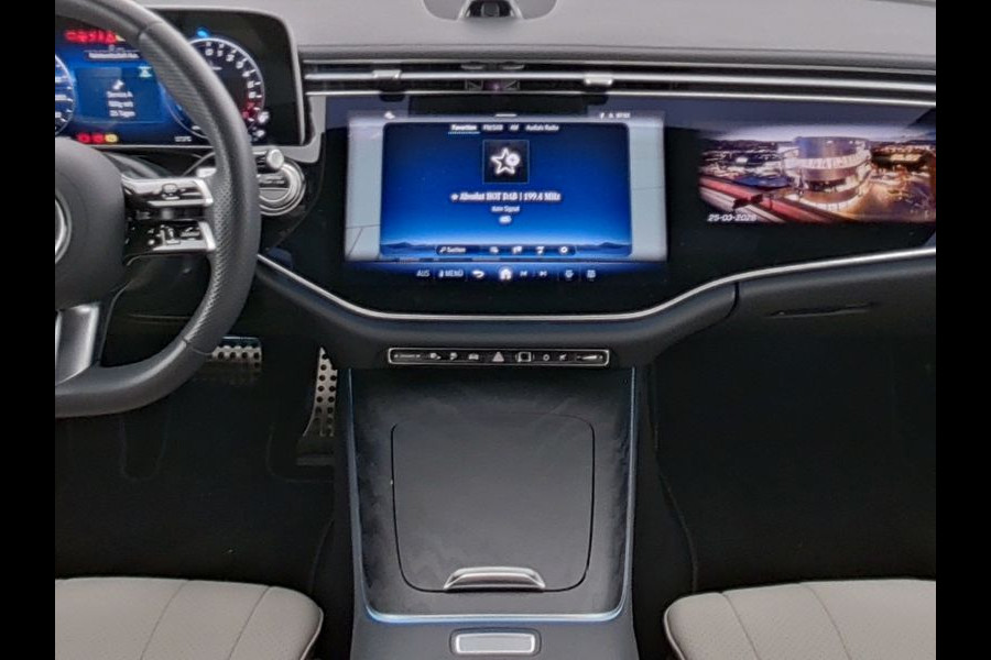 Mercedes-Benz E-Klasse 300 e AMG Plug-In Hybride AMG Line | Night Pakket | Panorama Schuif-Kanteldak | MBUX Superscreen | Burmester®  | 20 Inch AMG Velgen. Inclusief 24 maanden MB Certified garantie voor Europa.