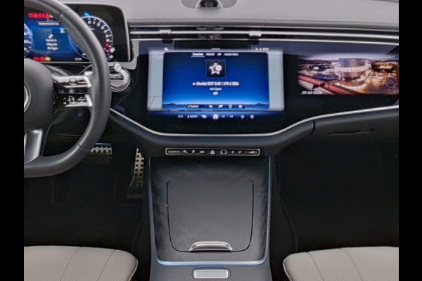 Mercedes-Benz E-Klasse 300 e AMG Plug-In Hybride AMG Line | Night Pakket | Panorama Schuif-Kanteldak | MBUX Superscreen | Burmester®  | 20 Inch AMG Velgen. Inclusief 24 maanden MB Certified garantie voor Europa.