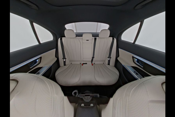 Mercedes-Benz E-Klasse 300 e AMG Plug-In Hybride AMG Line | Night Pakket | Panorama Schuif-Kanteldak | MBUX Superscreen | Burmester®  | 20 Inch AMG Velgen. Inclusief 24 maanden MB Certified garantie voor Europa.