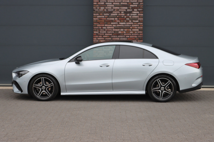 Mercedes-Benz CLA-Klasse 180 Star Edition AMG Line | Panoramadak | Distronic | Camera | Sfeerverlichting | Keyless Go | Multibeam LED | Zitcomfortpakket | Nightpakket |