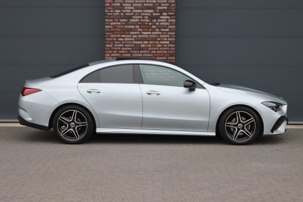 Mercedes-Benz CLA-Klasse 180 Star Edition AMG Line | Panoramadak | Distronic | Camera | Sfeerverlichting | Keyless Go | Multibeam LED | Zitcomfortpakket | Nightpakket |