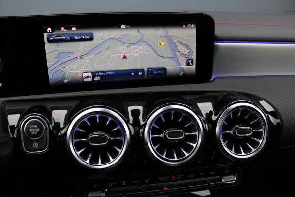 Mercedes-Benz CLA-Klasse 180 Star Edition AMG Line | Panoramadak | Distronic | Camera | Sfeerverlichting | Keyless Go | Multibeam LED | Zitcomfortpakket | Nightpakket |