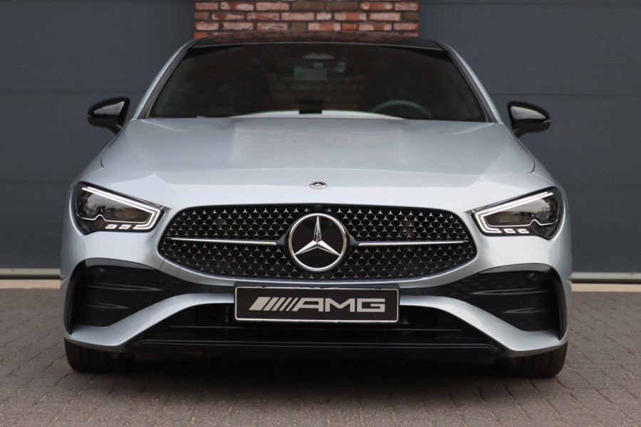 Mercedes-Benz CLA-Klasse 180 Star Edition AMG Line | Panoramadak | Distronic | Camera | Sfeerverlichting | Keyless Go | Multibeam LED | Zitcomfortpakket | Nightpakket |