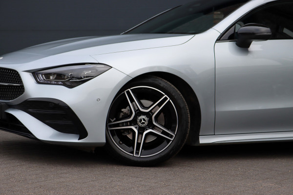Mercedes-Benz CLA-Klasse 180 Star Edition AMG Line | Panoramadak | Distronic | Camera | Sfeerverlichting | Keyless Go | Multibeam LED | Zitcomfortpakket | Nightpakket |