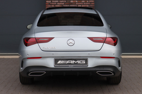 Mercedes-Benz CLA-Klasse 180 Star Edition AMG Line | Panoramadak | Distronic | Camera | Sfeerverlichting | Keyless Go | Multibeam LED | Zitcomfortpakket | Nightpakket |
