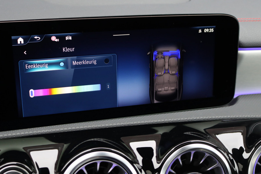 Mercedes-Benz CLA-Klasse 180 Star Edition AMG Line | Panoramadak | Distronic | Camera | Sfeerverlichting | Keyless Go | Multibeam LED | Zitcomfortpakket | Nightpakket |