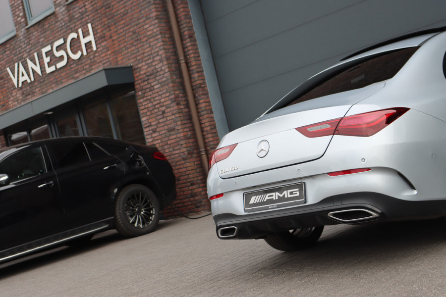 Mercedes-Benz CLA-Klasse 180 Star Edition AMG Line | Panoramadak | Distronic | Camera | Sfeerverlichting | Keyless Go | Multibeam LED | Zitcomfortpakket | Nightpakket |
