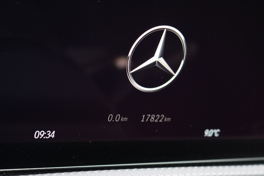 Mercedes-Benz CLA-Klasse 180 Star Edition AMG Line | Panoramadak | Distronic | Camera | Sfeerverlichting | Keyless Go | Multibeam LED | Zitcomfortpakket | Nightpakket |