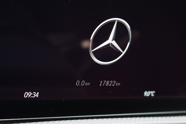 Mercedes-Benz CLA-Klasse 180 Star Edition AMG Line | Panoramadak | Distronic | Camera | Sfeerverlichting | Keyless Go | Multibeam LED | Zitcomfortpakket | Nightpakket |