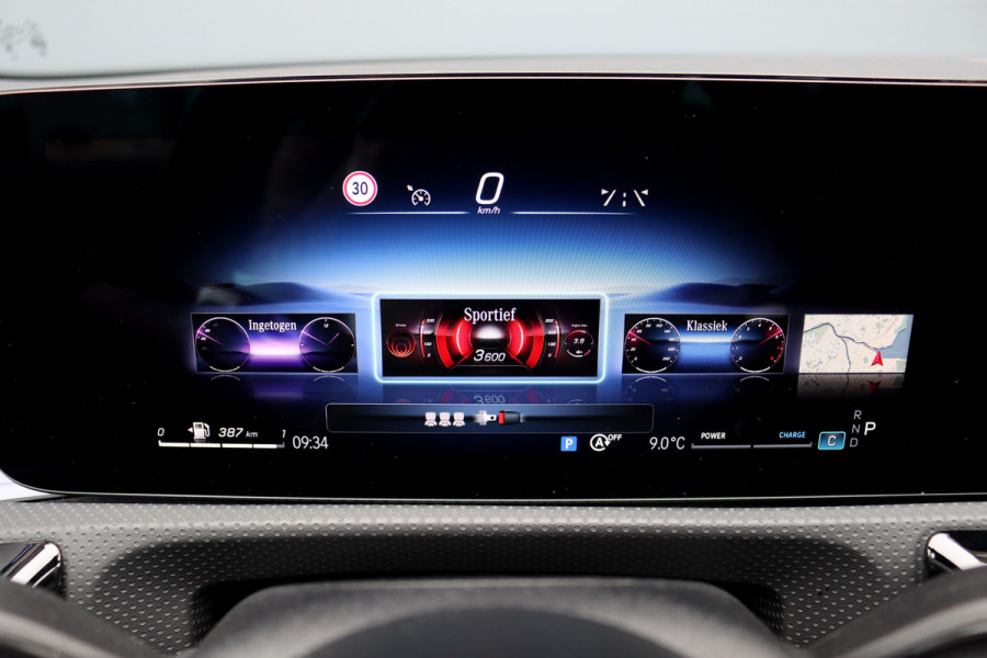 Mercedes-Benz CLA-Klasse 180 Star Edition AMG Line | Panoramadak | Distronic | Camera | Sfeerverlichting | Keyless Go | Multibeam LED | Zitcomfortpakket | Nightpakket |