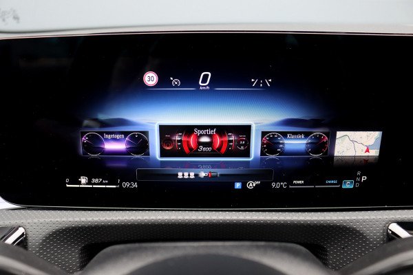 Mercedes-Benz CLA-Klasse 180 Star Edition AMG Line | Panoramadak | Distronic | Camera | Sfeerverlichting | Keyless Go | Multibeam LED | Zitcomfortpakket | Nightpakket |