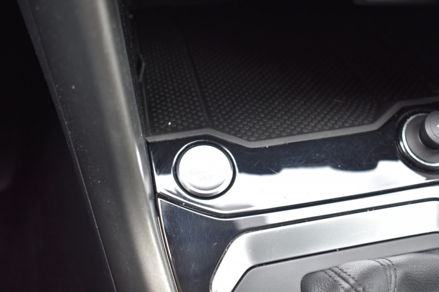 Volkswagen T-Roc 1.5 TSI Automaat Navi parkeer-camera