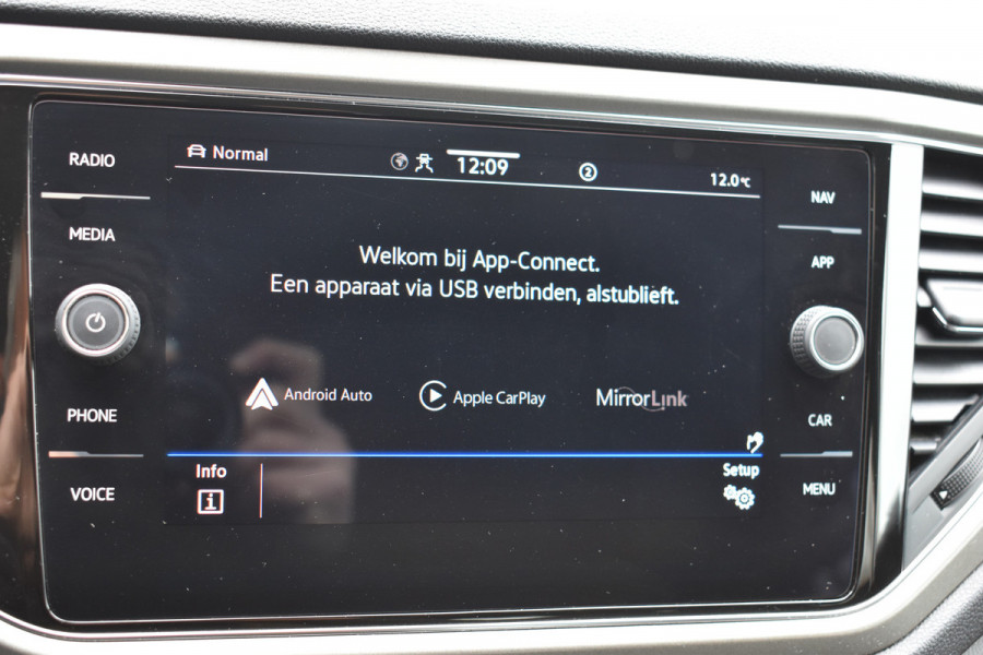 Volkswagen T-Roc 1.5 TSI Automaat Navi parkeer-camera