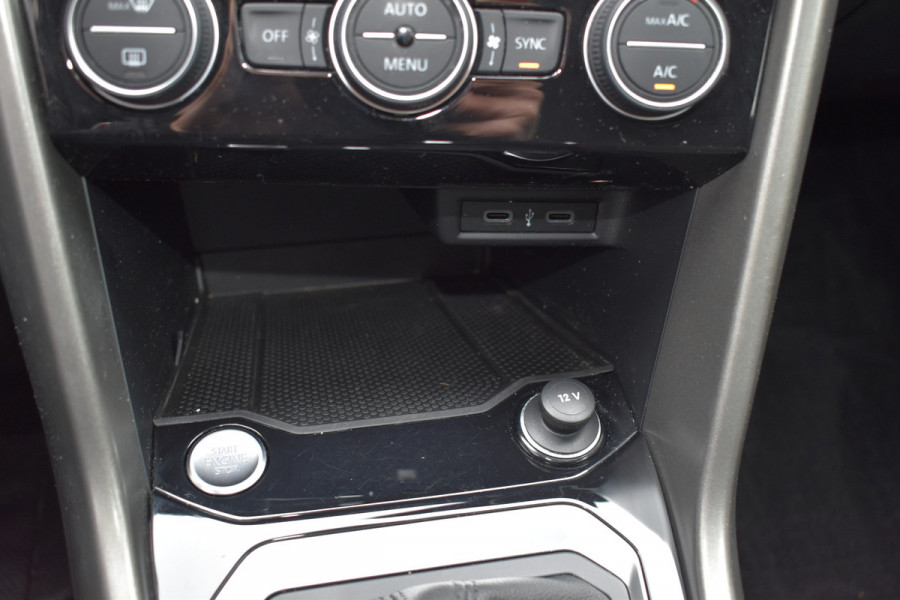 Volkswagen T-Roc 1.5 TSI Automaat Navi parkeer-camera