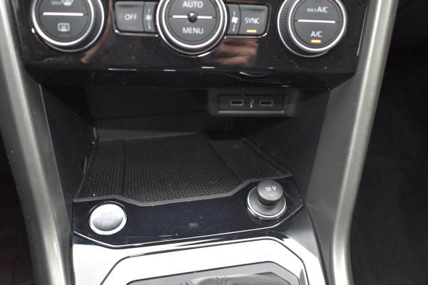 Volkswagen T-Roc 1.5 TSI Automaat Navi parkeer-camera