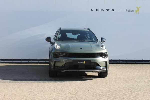 Lynk & Co 01 276PK Automaat Core / Adaptieve cruise control / Stoel - en stuurwielverwarming / Parkeersensoren / Achteruitrijcamera / Apple Carplay / Trekhaak / Metallic lak / 19" velgen