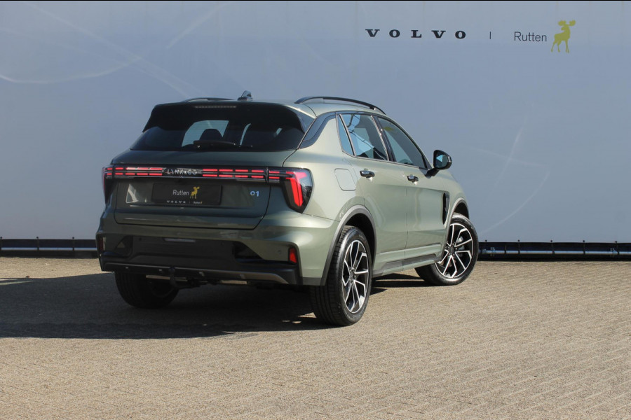 Lynk & Co 01 276PK Automaat Core / Adaptieve cruise control / Stoel - en stuurwielverwarming / Parkeersensoren / Achteruitrijcamera / Apple Carplay / Trekhaak / Metallic lak / 19" velgen