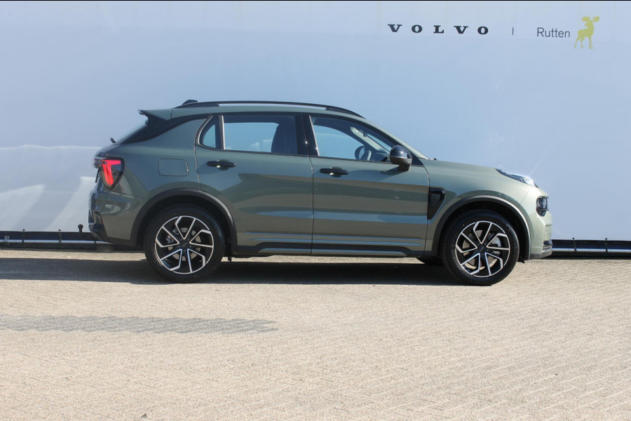 Lynk & Co 01 276PK Automaat Core / Adaptieve cruise control / Stoel - en stuurwielverwarming / Parkeersensoren / Achteruitrijcamera / Apple Carplay / Trekhaak / Metallic lak / 19" velgen