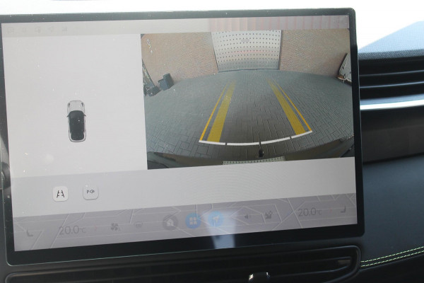 Lynk & Co 01 276PK Automaat Core / Adaptieve cruise control / Stoel - en stuurwielverwarming / Parkeersensoren / Achteruitrijcamera / Apple Carplay / Trekhaak / Metallic lak / 19" velgen