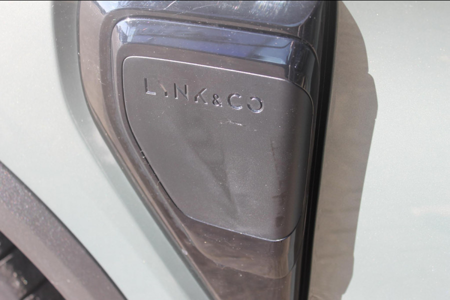 Lynk & Co 01 276PK Automaat Core / Adaptieve cruise control / Stoel - en stuurwielverwarming / Parkeersensoren / Achteruitrijcamera / Apple Carplay / Trekhaak / Metallic lak / 19" velgen