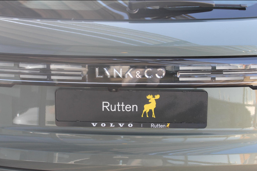 Lynk & Co 01 276PK Automaat Core / Adaptieve cruise control / Stoel - en stuurwielverwarming / Parkeersensoren / Achteruitrijcamera / Apple Carplay / Trekhaak / Metallic lak / 19" velgen