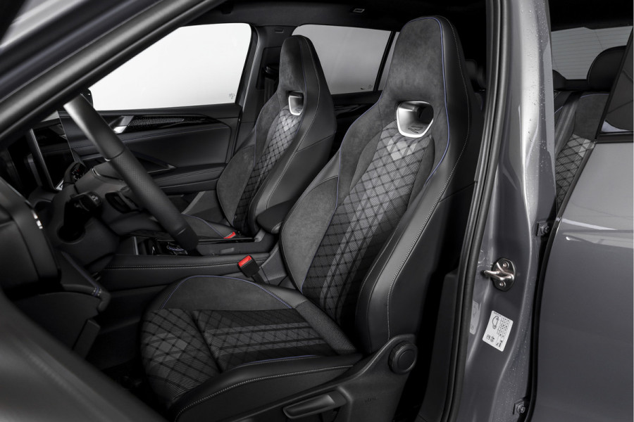 Volkswagen Tiguan 1.5 eHybrid 272 PK R-Line | Black Style | Elek. Trekhaak | S/K-panodak | Adapt. Cruise | Stoel-+stuurverw. | App. Connect | Camera | PDC | LM 20" | 8355