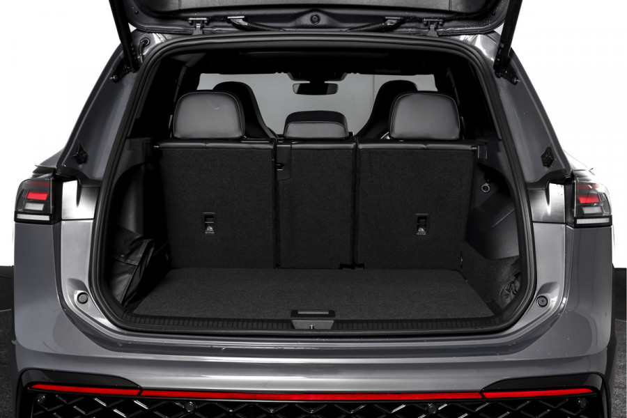 Volkswagen Tiguan 1.5 eHybrid 272 PK R-Line | Black Style | Elek. Trekhaak | S/K-panodak | Adapt. Cruise | Stoel-+stuurverw. | App. Connect | Camera | PDC | LM 20" | 8355