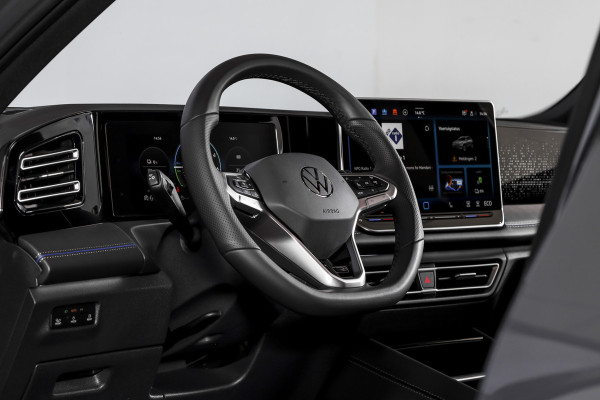Volkswagen Tiguan 1.5 eHybrid 272 PK R-Line | Black Style | Elek. Trekhaak | S/K-panodak | Adapt. Cruise | Stoel-+stuurverw. | App. Connect | Camera | PDC | LM 20" | 8355