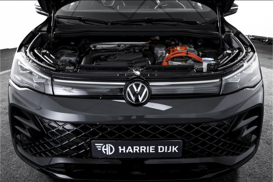 Volkswagen Tiguan 1.5 eHybrid 272 PK R-Line | Black Style | Elek. Trekhaak | S/K-panodak | Adapt. Cruise | Stoel-+stuurverw. | App. Connect | Camera | PDC | LM 20" | 8355