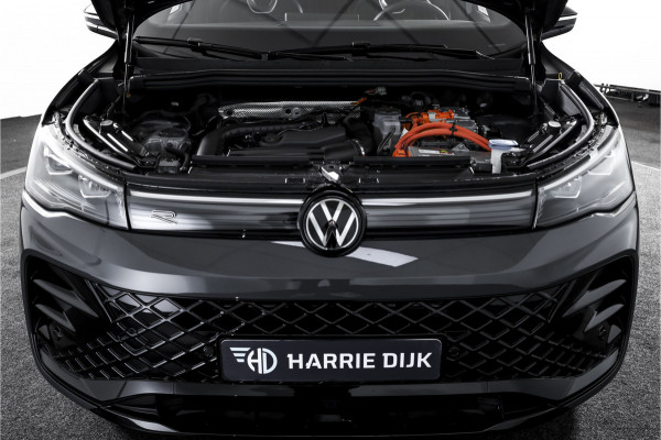 Volkswagen Tiguan 1.5 eHybrid 272 PK R-Line | Black Style | Elek. Trekhaak | S/K-panodak | Adapt. Cruise | Stoel-+stuurverw. | App. Connect | Camera | PDC | LM 20" | 8355
