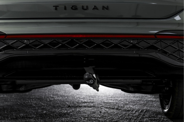 Volkswagen Tiguan 1.5 eHybrid R-Line Edition 272 PK | Black Style | 15 inch Navi | Elek. Trekhaak | IQ Light | S/K-Panodak | Dig. Cockpit | Adapt. Cruise | Stoel-+Stuurverw. | 360 Camera | NAV + App. Connect | ECC | Elek. Klep | LM 20" | 8590