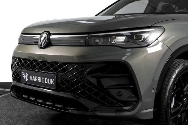 Volkswagen Tiguan 1.5 eHybrid R-Line Edition 272 PK | Black Style | 15 inch Navi | Elek. Trekhaak | IQ Light | S/K-Panodak | Dig. Cockpit | Adapt. Cruise | Stoel-+Stuurverw. | 360 Camera | NAV + App. Connect | ECC | Elek. Klep | LM 20" | 8590