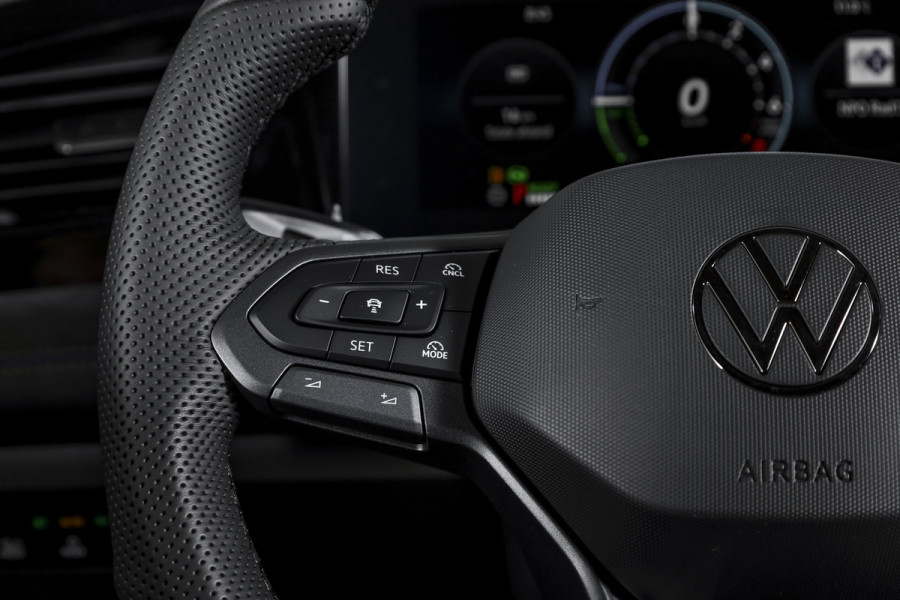 Volkswagen Tiguan 1.5 eHybrid R-Line Edition 272 PK | Black Style | 15 inch Navi | Elek. Trekhaak | IQ Light | S/K-Panodak | Dig. Cockpit | Adapt. Cruise | Stoel-+Stuurverw. | 360 Camera | NAV + App. Connect | ECC | Elek. Klep | LM 20" | 8590